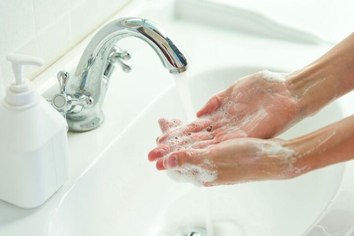 Basuh tangan anda dengan sabun untuk mengelakkan cacing